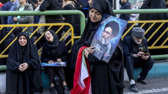 一位前摩萨德高级官员指出，美国与以色列企图通过斩首伊朗领导层来引发伊朗革命的战略