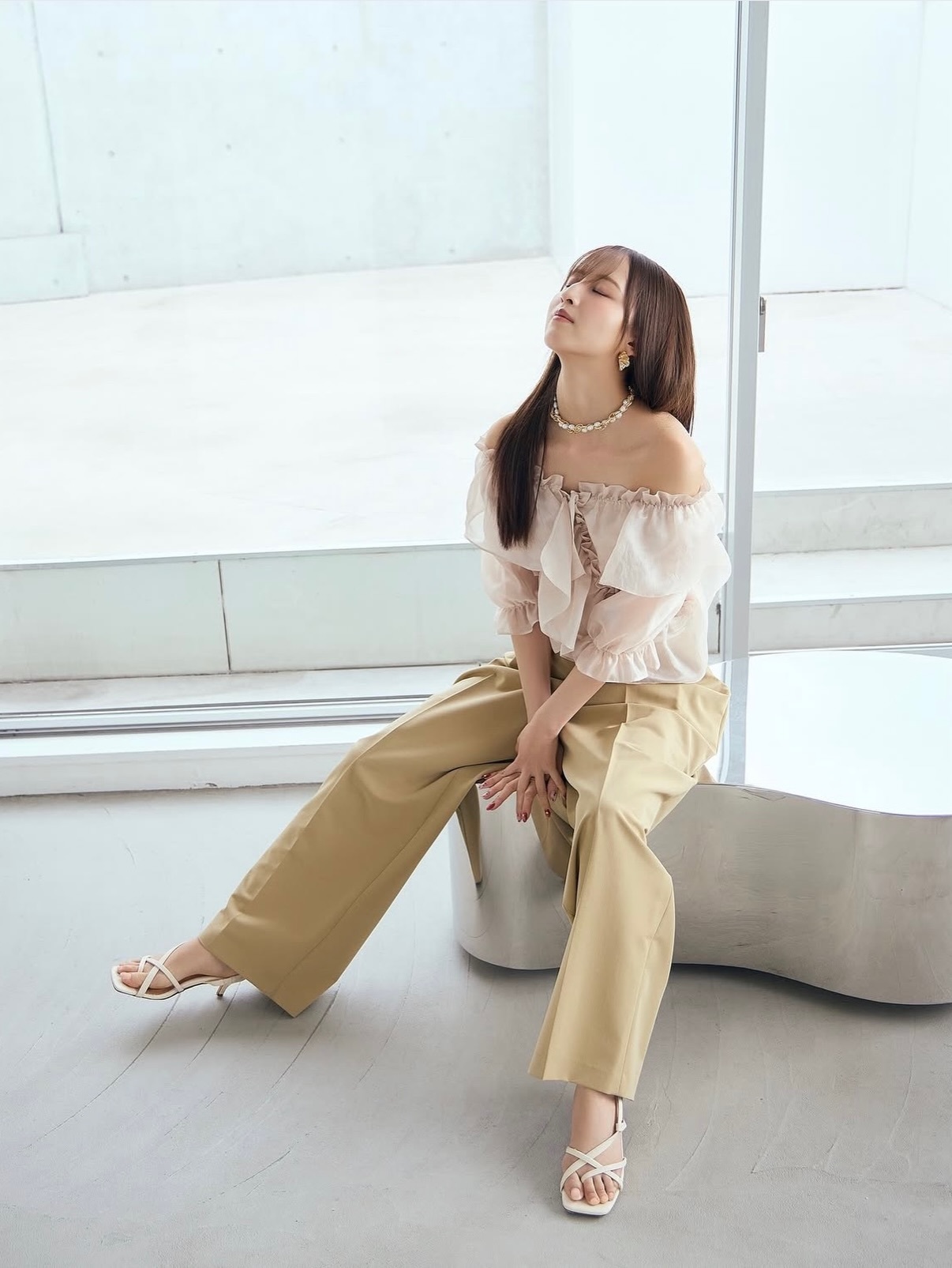 佐藤楓「だんだんと夏服の出番になってきましたね🍧🍉🌻  ANDCOUTUR