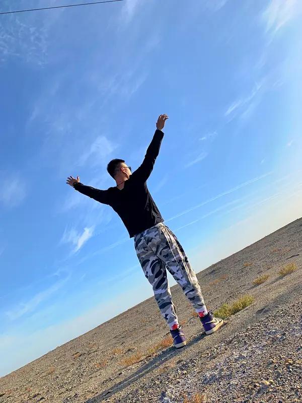 罗曼·罗兰曾言：“世上只有一种真正的英雄主义，那便是在认清生活的真相后依旧热爱生