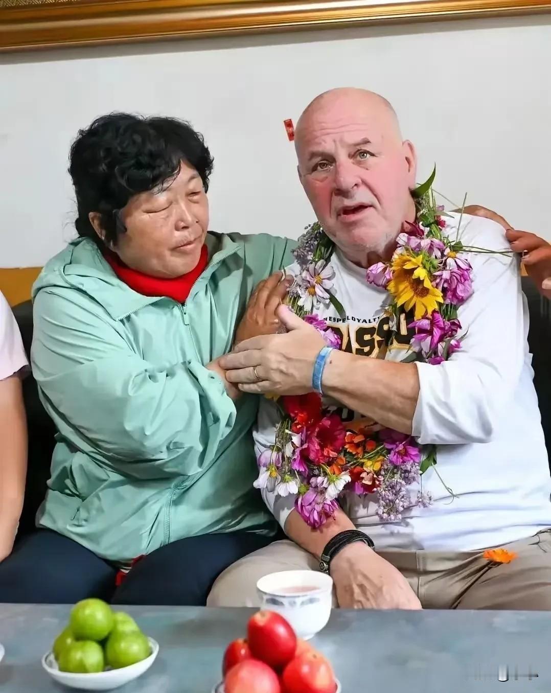 很多网友好奇，赛考斯跨越万里赴中国赴约，路费吃住是谁承担？

这个问题问到了点子