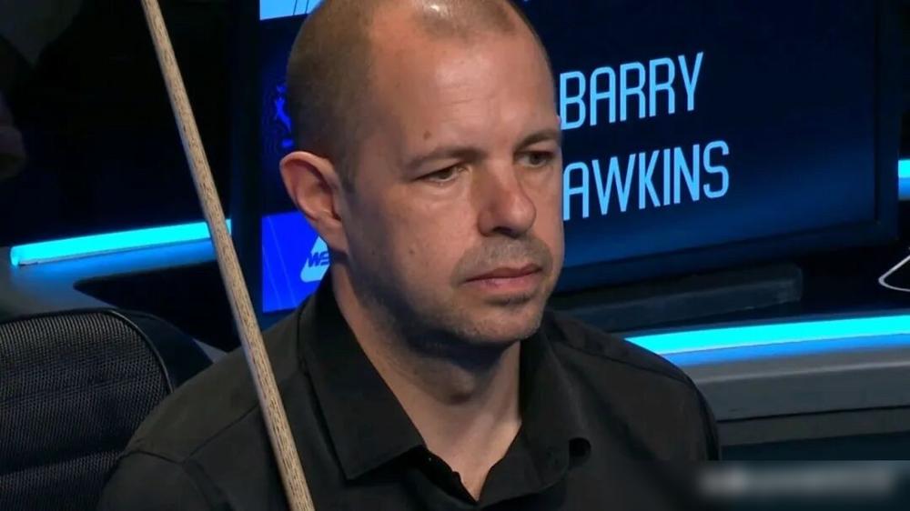 利索夫斯基半场1-7落后，一句‘我完了’，直接宣判死刑，离谱不？
 
霍金斯六连