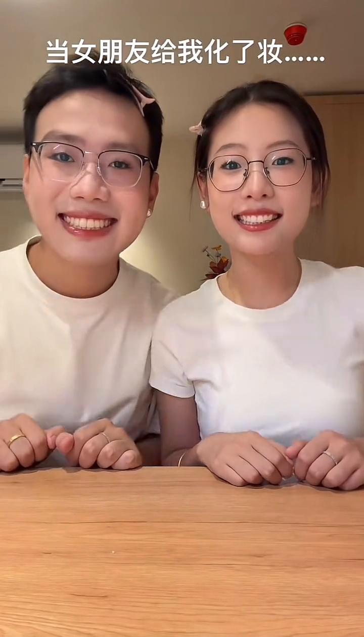 当女朋友给我化了妆。