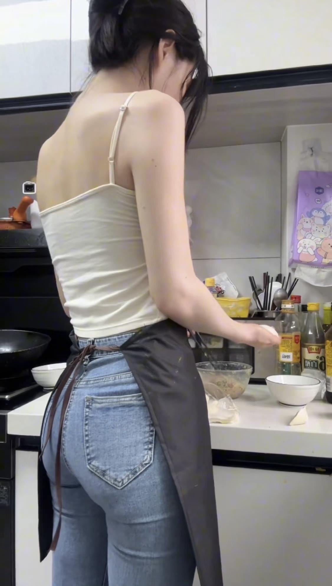 今天来我哥家，嫂子给包饺子吃，嫂子真好！[呲牙][呲牙][呲牙]