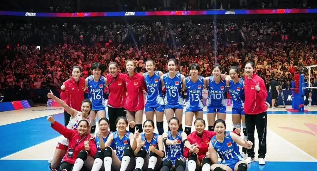 中国女排19日晚迎战法国队上轮比赛暴露的问题：开局慢热、局中波动大、失误多。面对