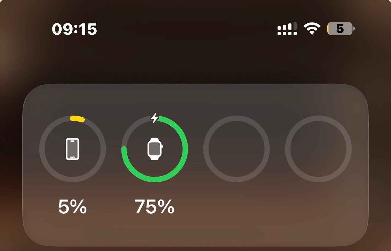 昨天睡得早睡前还25%的电一觉醒来就剩5%iPhone自己偷偷努力什么呢？17P