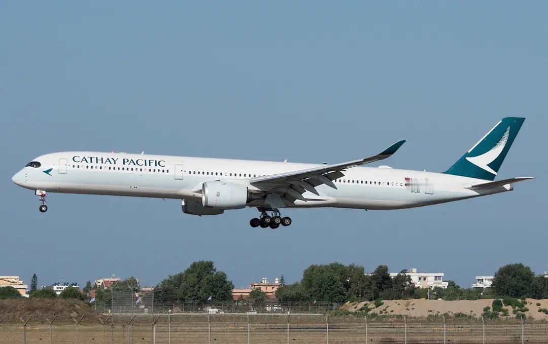 近期一架国泰航空CX257次空客A350大型客机，从香港飞往伦敦途中，在罗马尼亚