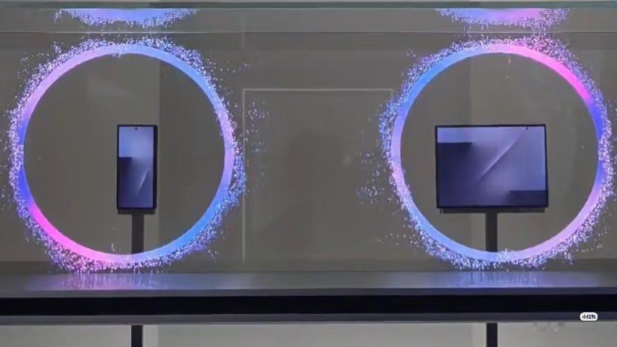 三星三折叠屏实机曝光全球首款内折三折叠，期待看一下实机[笑而不语] ​​​