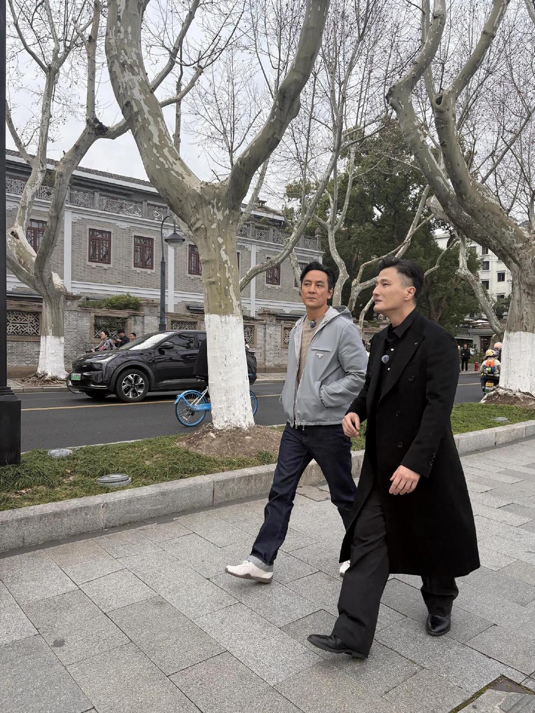 50岁尹子维婚后状态 路透见证幸福！尹子维婚后身姿挺拔气质温和，50岁活出最舒服