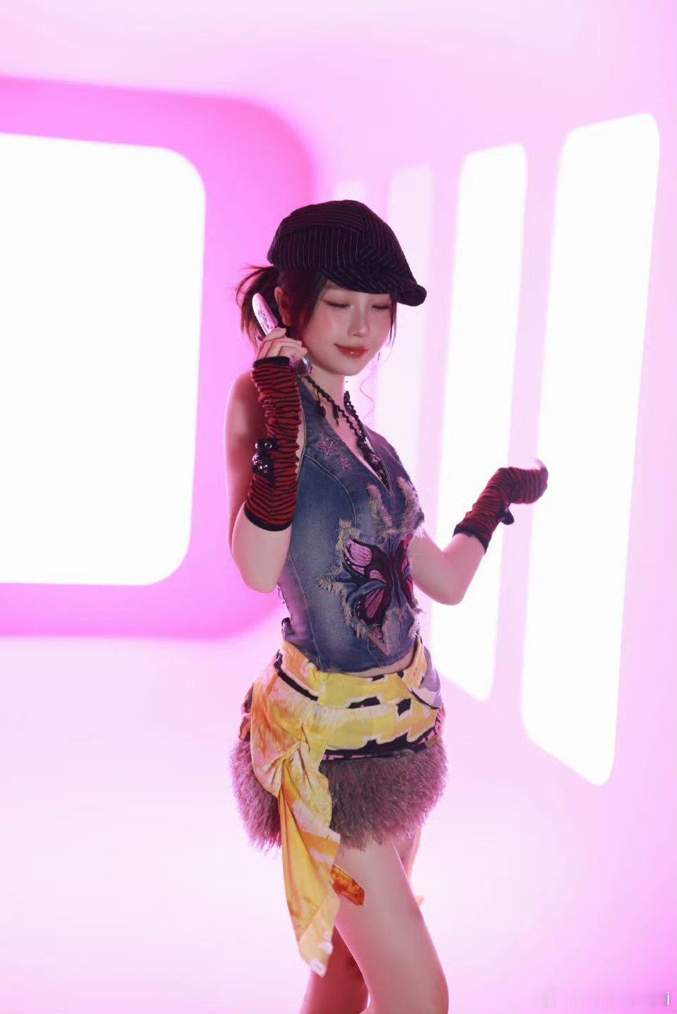 虞书欣限定双轨F4带来千禧风MV！不仅演绎千禧复古风歌舞《樱之花》 好好看的妆造