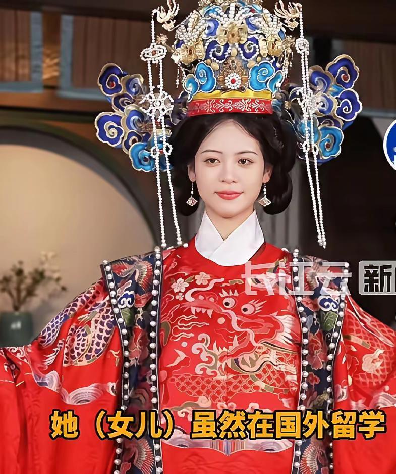 不出意外，
意外果然还是发生了！
翁虹给受西方教育的女儿小水晶举办成人礼，本以为