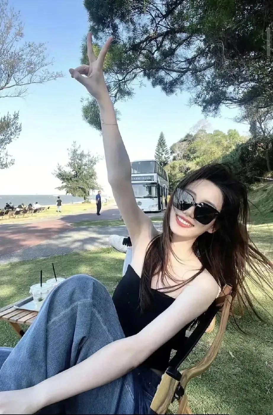 你活得快乐吗？
突然间，我觉得自己不快乐，而且是非常的不快乐。每天都是在按部就班