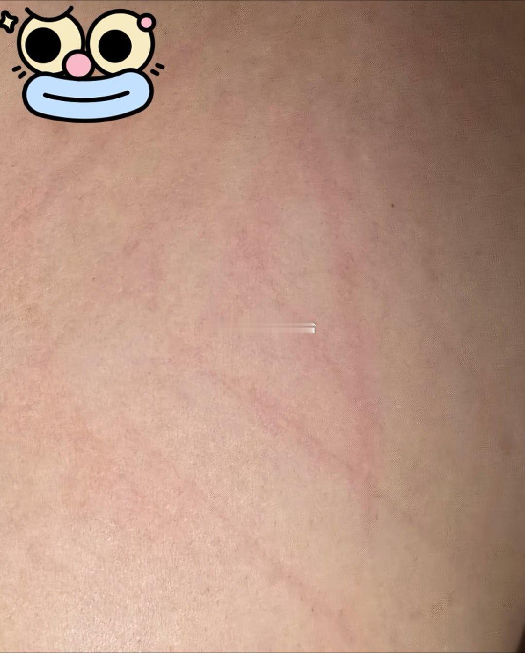 烦死人的家伙啊，碰到后背就是“你给我挠挠。”他在那弯身子刷碗，我贴了一下他的大光