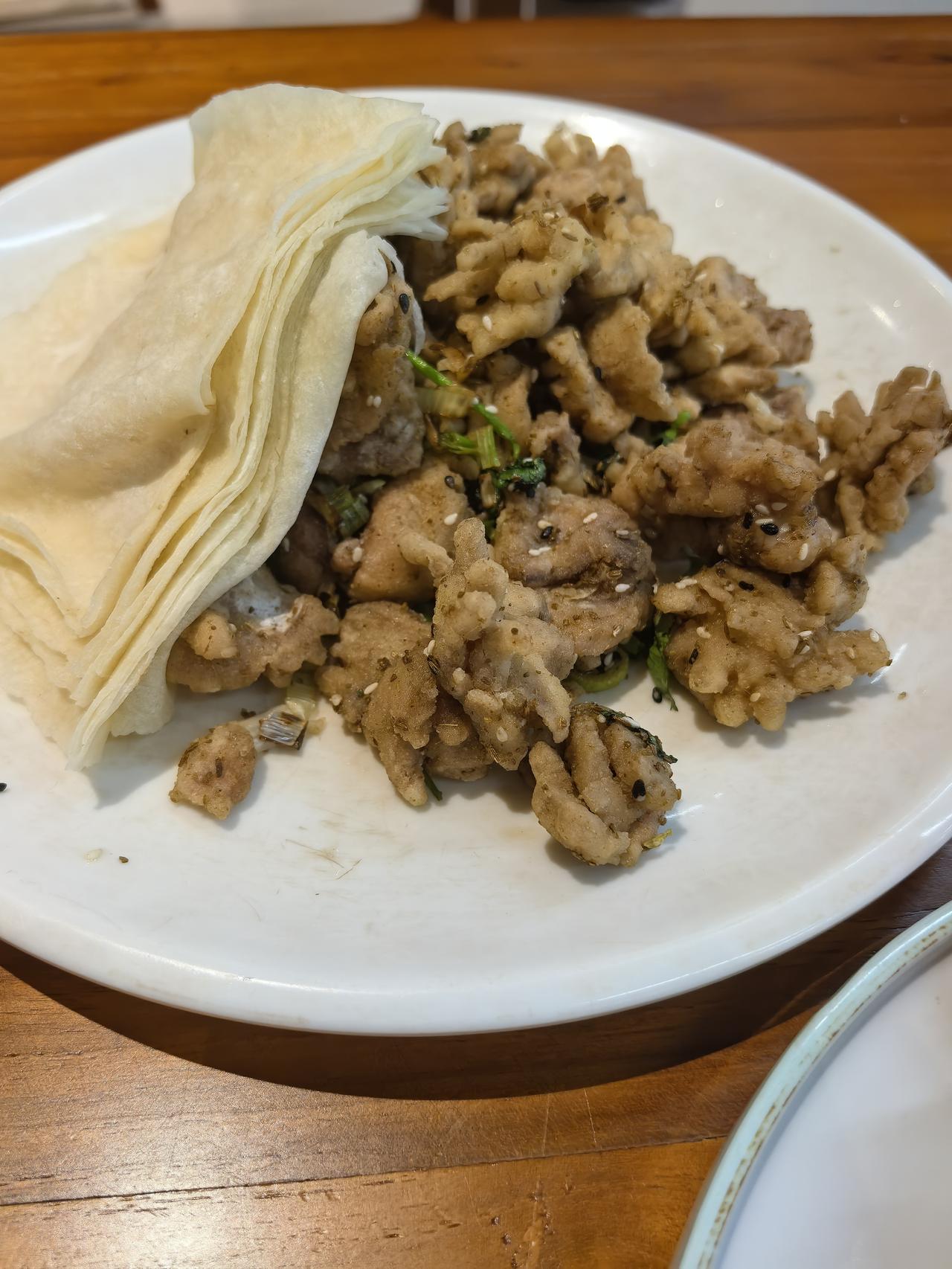 菏泽菜与商丘菜的终极对比！最终结果可能不是你想的。
色：商丘菜色彩更亮一些，菏泽