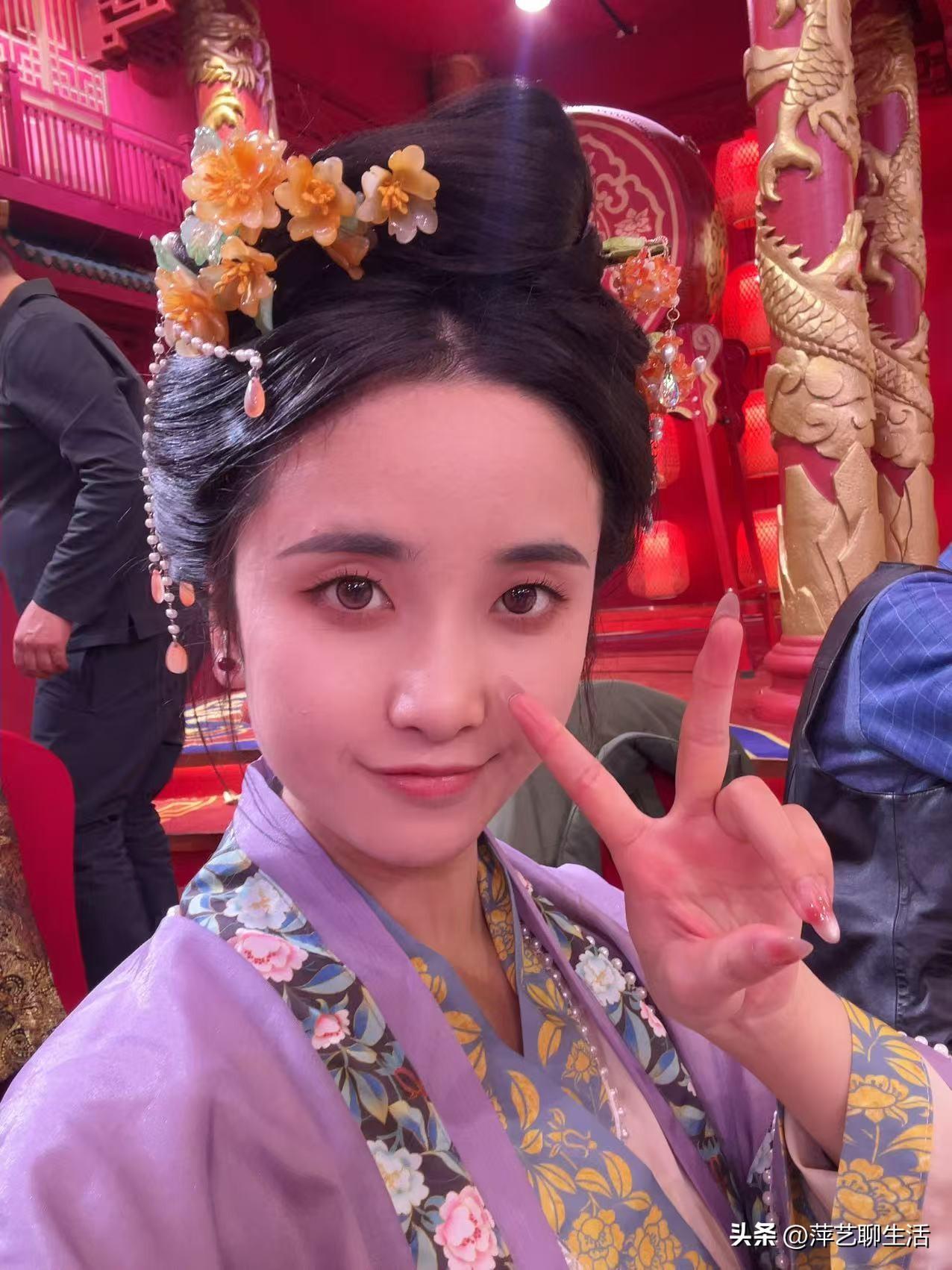 我家最小的女儿01年出生的，今年25岁了，去年二本综合院校（音乐学）专业毕业，持