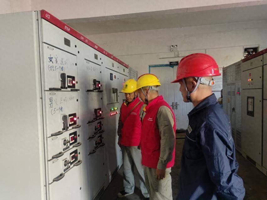 深耕安全文化底色 精准守护校园开学用电无忧
 湖北日报客户端讯（通讯员梁爱华）开