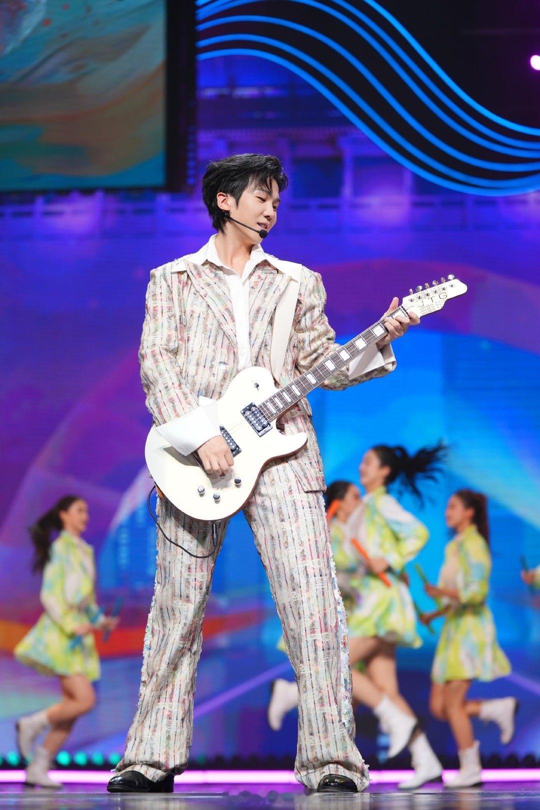 白举纲回应在成龙面前唱醉拳 白举纲这波太有共鸣了！回应在成龙面前唱《醉拳》，想到