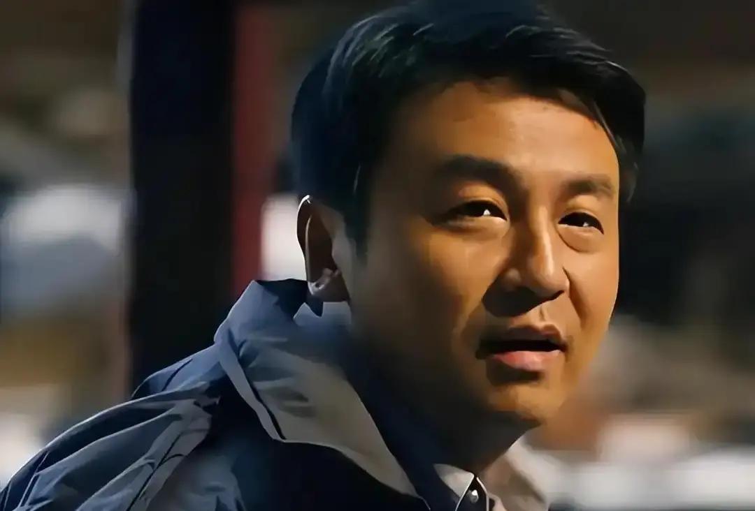 《人世间》里最被亏欠的，不是周家的光环，而是那个一直守在原地的顾磊。

周家有三