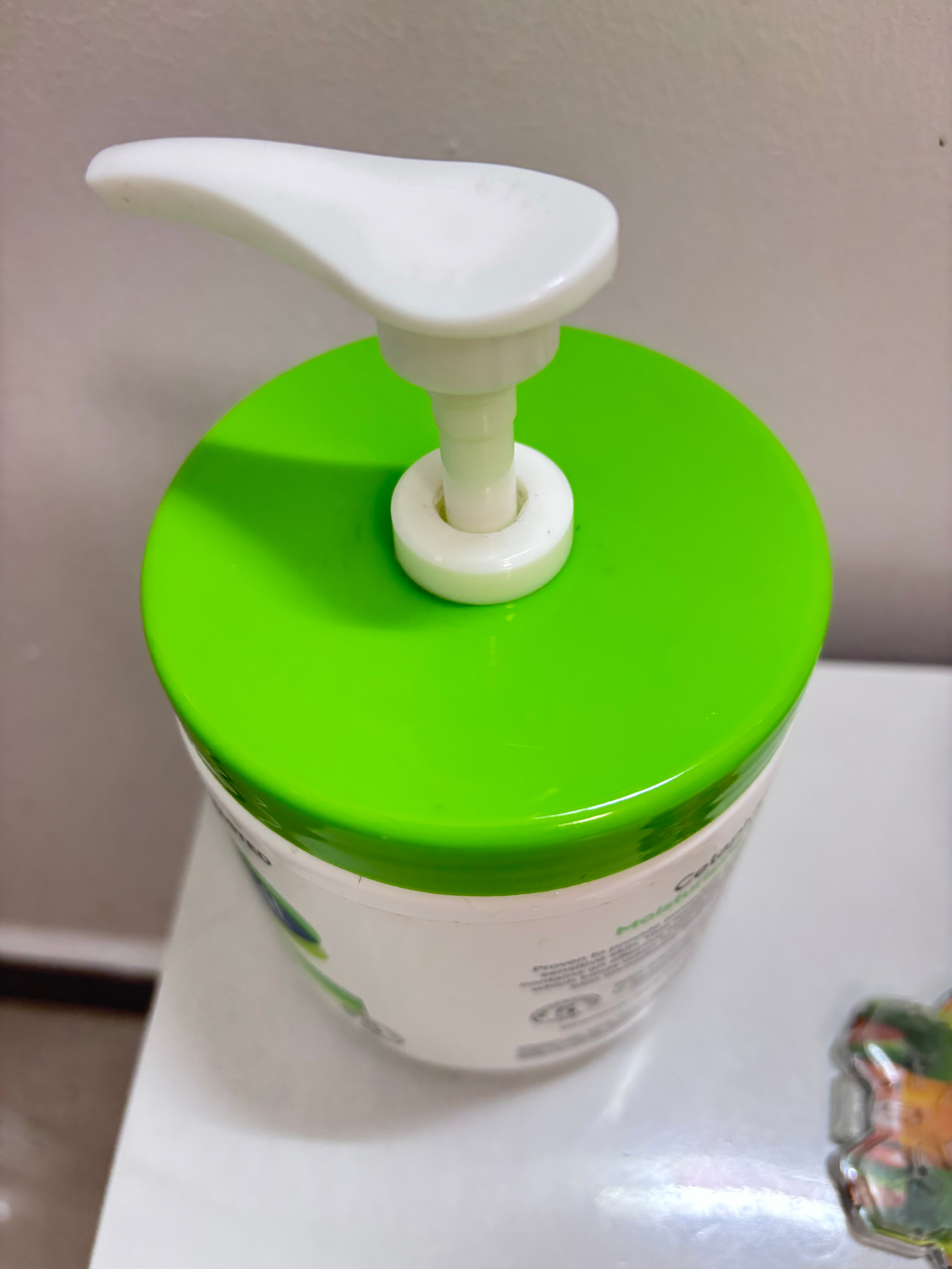 感受到真正的秋天已来临，今晚洗完澡出来，感觉全身的皮肤都有点干燥，我的大白罐又派