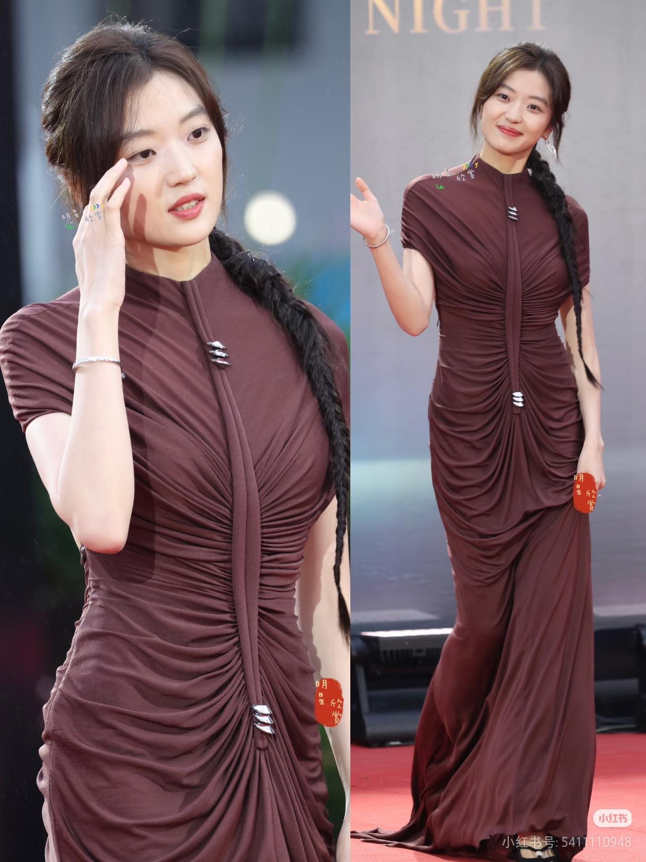 这衣服的褶子是真多