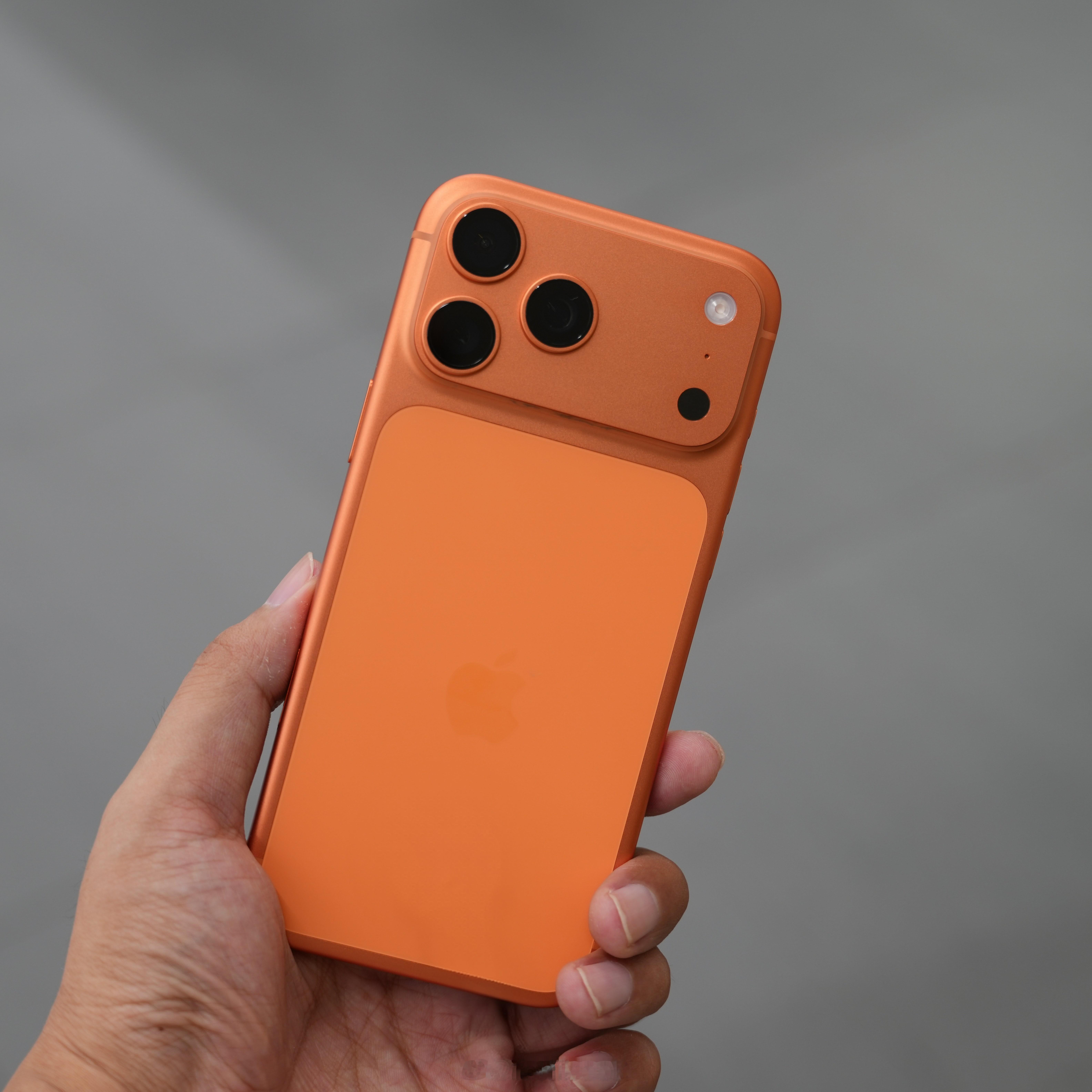 iPhone 17 Pro Max 到货了，在10月即将结束的时候，终于到了[污