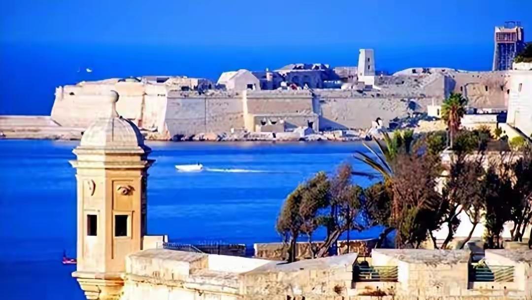 马耳他这个地中海中部的小国，着实让人眼前一亮！国土面积才316平方公里，比咱不少