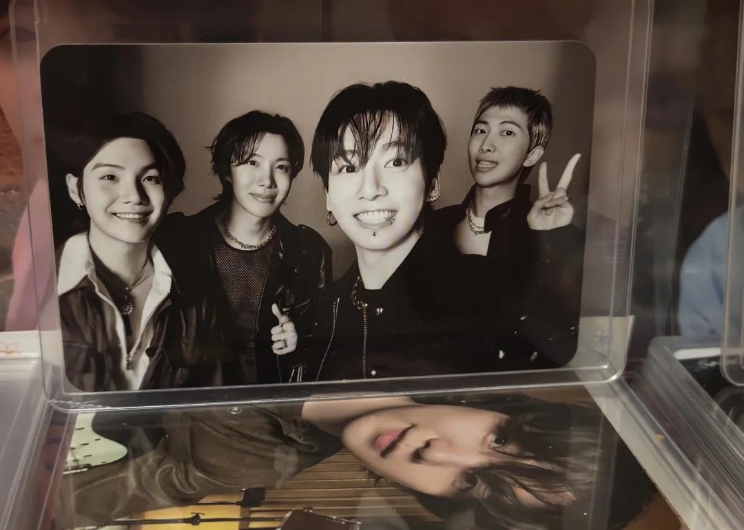 就这个大头大小手萌！
虽然其实不是，但是每次看了都很想笑啊哈哈哈哈。不仔细看，真