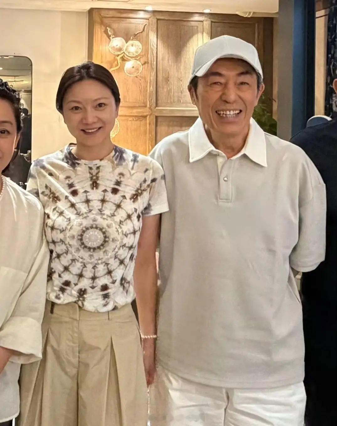 张艺谋带老婆和张嘉译、王海燕夫妇聚会，还有孙浩，这几位老陕真是厉害！都是演艺界的