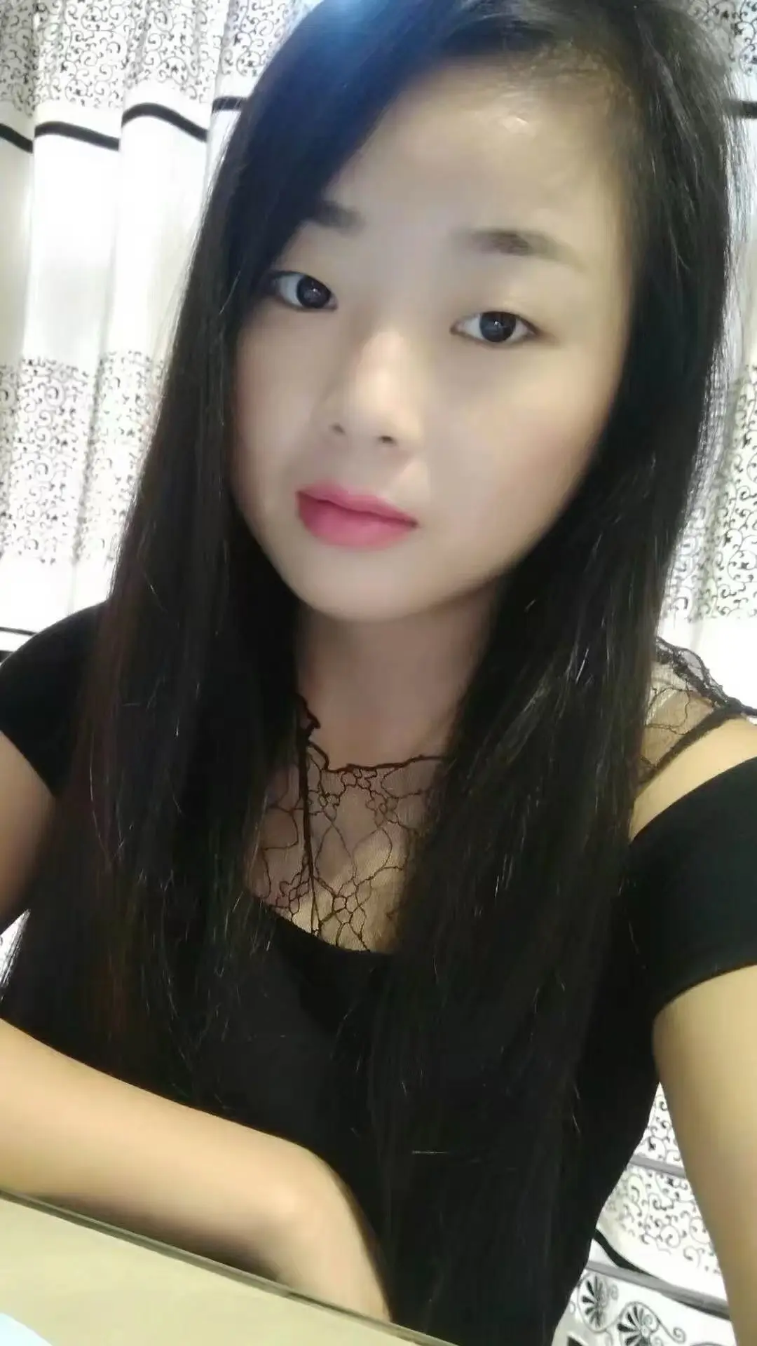 总忍不住一遍遍回想从前， 都说时间是治愈一切的良药，但它没有治愈我，是...