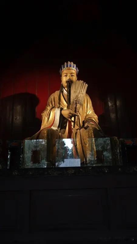 关于诸葛亮，那是无人不晓，然而平顶山有个诸葛庙，就是平顶山人也不知道在哪，关于诸