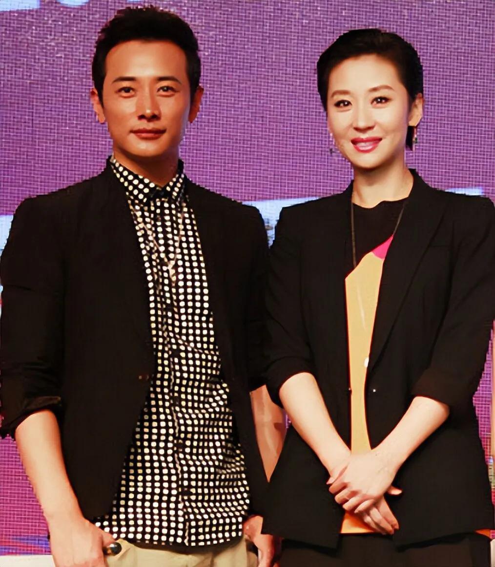 2013年，苗圃和罗晋正在恋爱，苗圃父亲突然生病，急需钱做手术，罗晋二话不说就拿