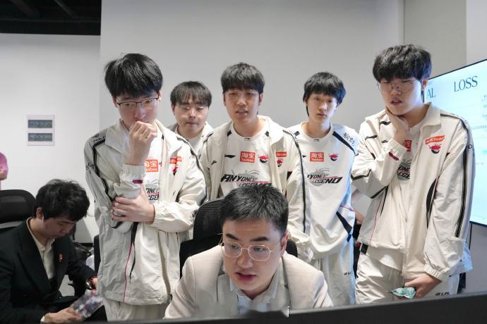 AL保底锁定LPL二号种子席位 不打冒泡赛直接晋级S赛！随着AL击败iG晋级决赛