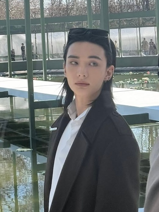 中韩泰Dior大秀看秀生图王楚然、李昀锐、金智秀、黄铉辰、orm&邝玲玲。李昀锐