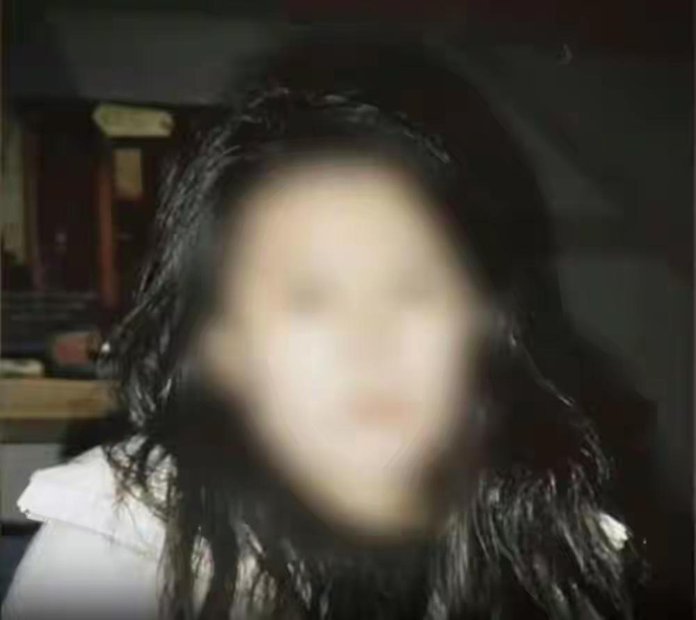 初中同学回应“23岁中国女导演柬埔寨坠亡”：她来自天津，在北美读高中和大学，不像