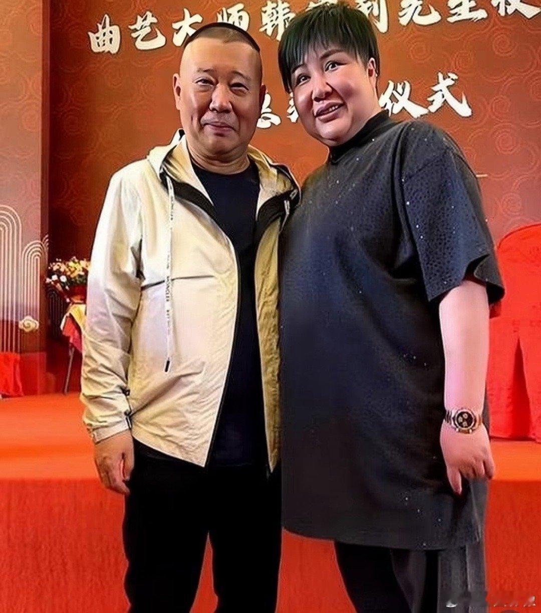 郭德纲的夫人越来越有向太的感觉了 ​​​