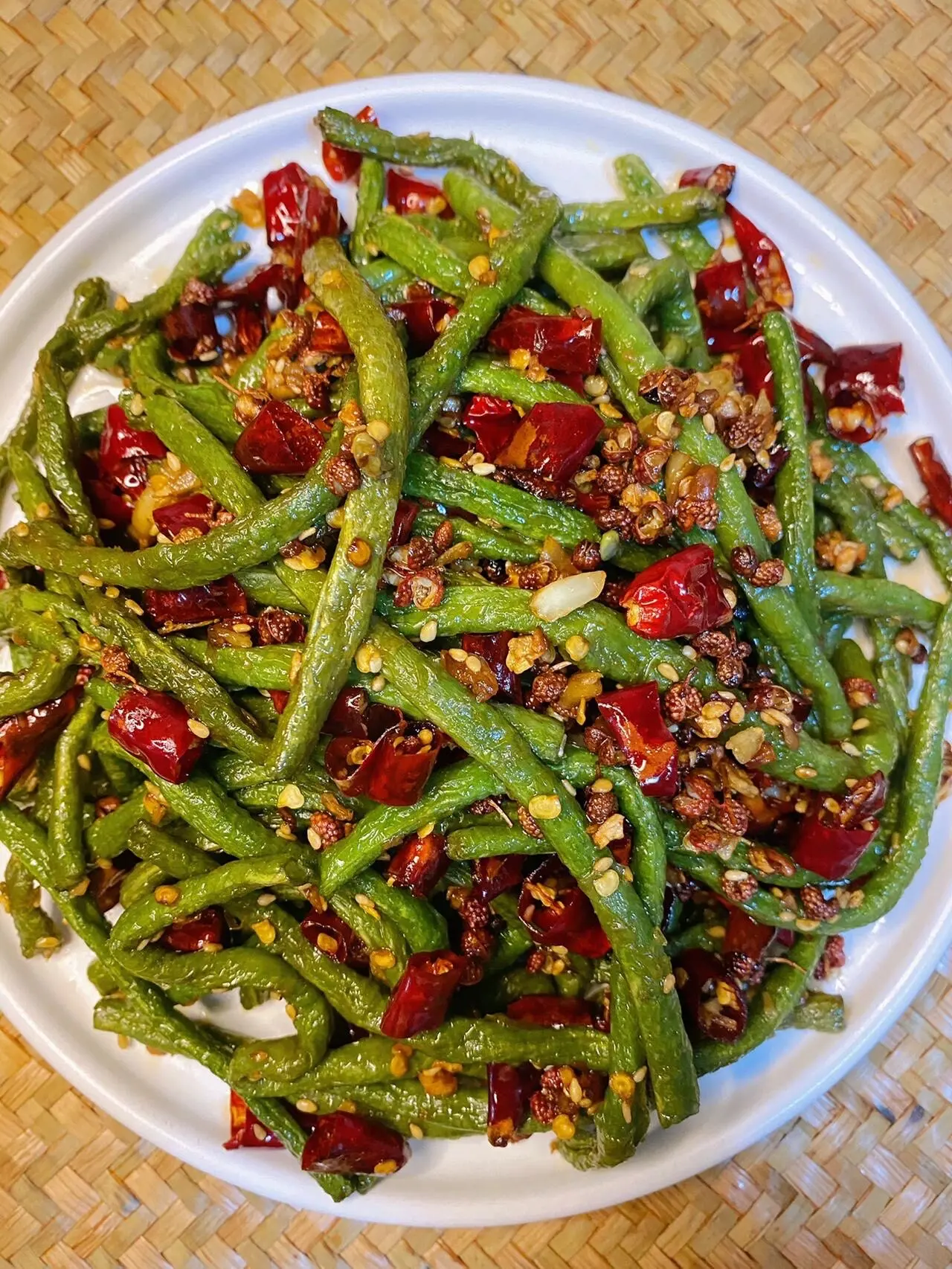 夏日这个干煸豆角真的一绝，巨巨巨好吃！