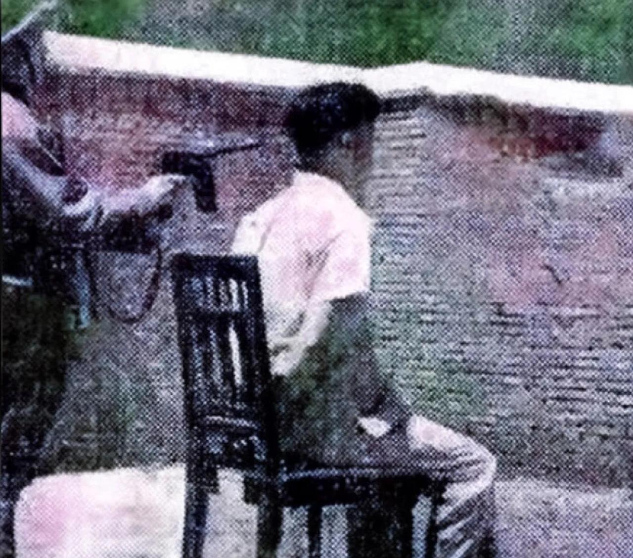 1947年的上海，阴霾笼罩下的提篮桥监狱，成为了正义与复仇交织的舞台。在这座见证