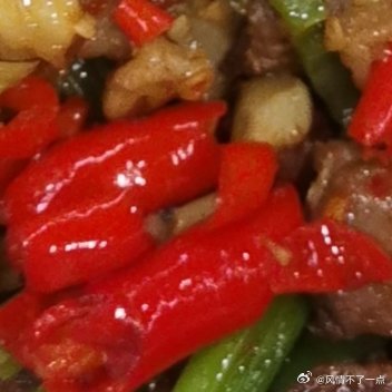食堂的湖南小炒菜在辣上面是一点都不含糊辣得不要不要的[捂嘴哭] ​​​