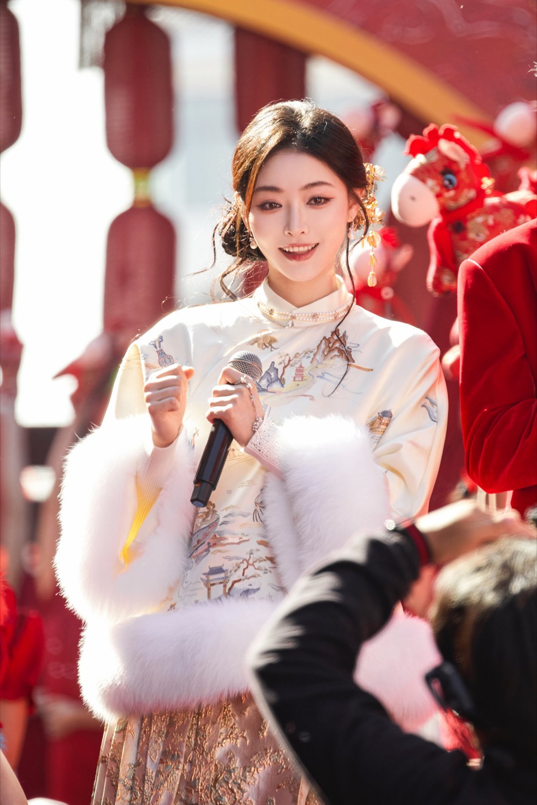 许佳琪和暖阳一样明媚的宝宝有你在的每一天都好幸福！一起过年啦🥰 