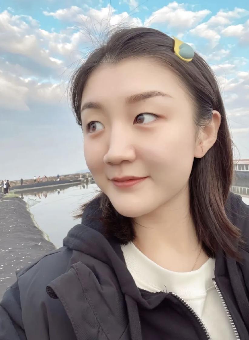 陈梦，你到底是咋了

1. 陈梦姐姐现在的生活，看起来就像是度假模式全开，美食打