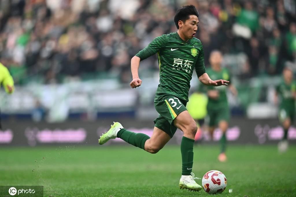 重罚！亚足联官方：曹永竞恶劣动作染红 禁赛4场罚款1500美元------北京时