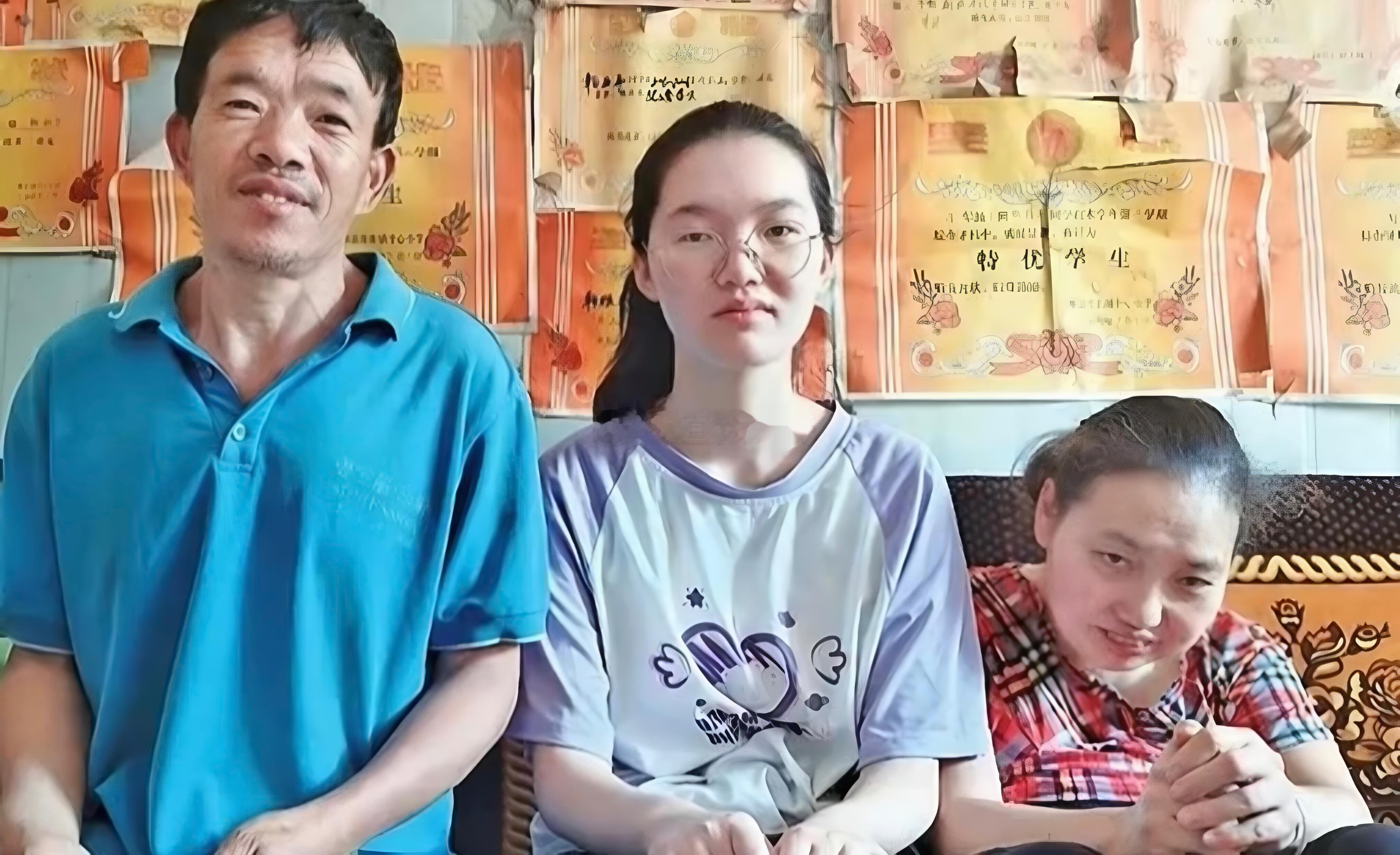 河南韩雅平高考699高分，励志学医救母。 