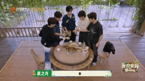 R1SE是兄弟就一起吃豆角 这顿丰盛的豆角排骨盛宴，不仅仅是味觉享受，更是心灵的