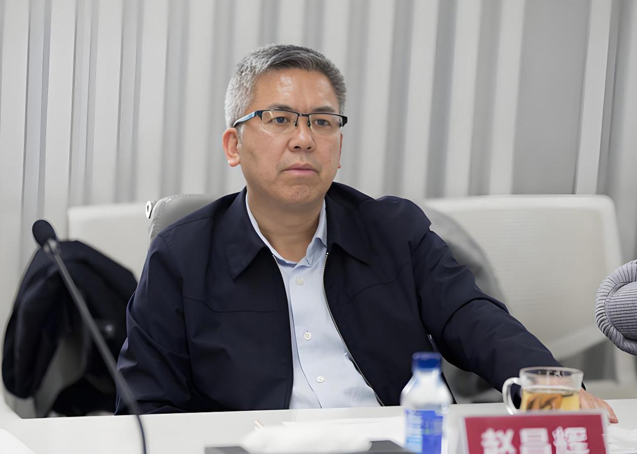 从开县的一个农村小学教师到重庆市涪陵区身份显赫的人物，享受那么高的待遇，一路走来