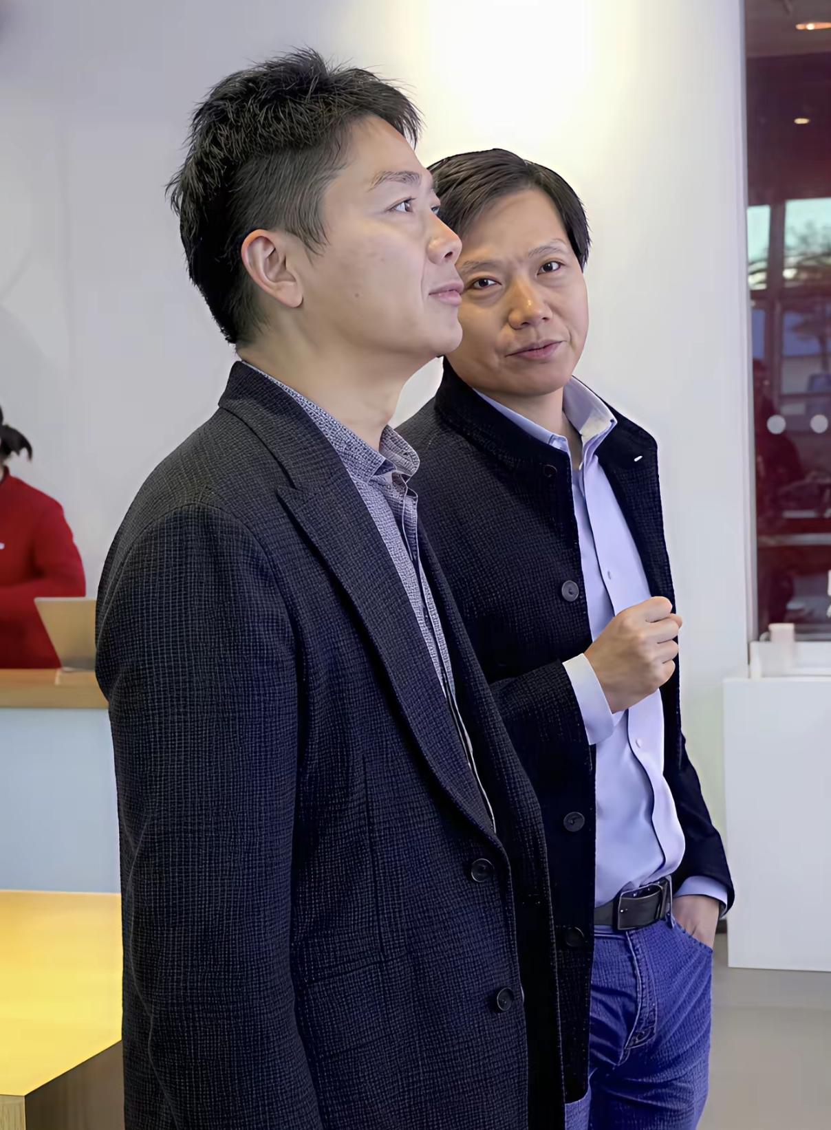 网传雷军181，可合照里看着刘强东气场更高。[震惊][震惊]
十年前同框意气风发