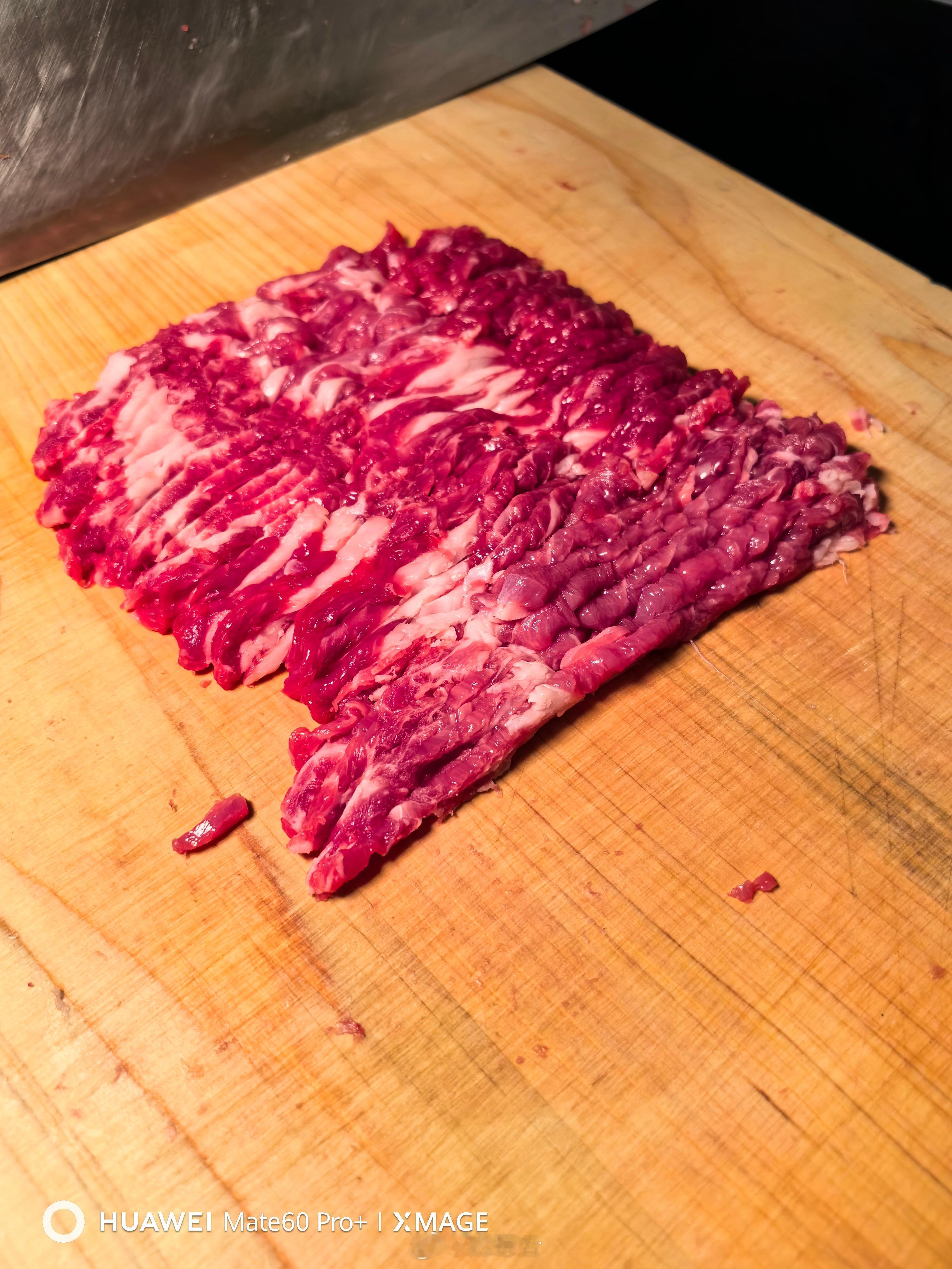 继续促进消费！天冷了，涮肉搞起来，潮玩玩起来，听说现在labubu不流行了，现在