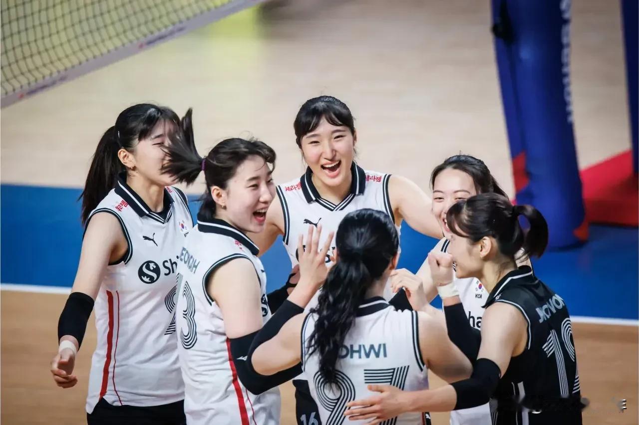 稍微点提一下泰国女排澳门站名单！
主攻(5人)：查楚昂、维帕威、库蒂卡、东拉蓬、
