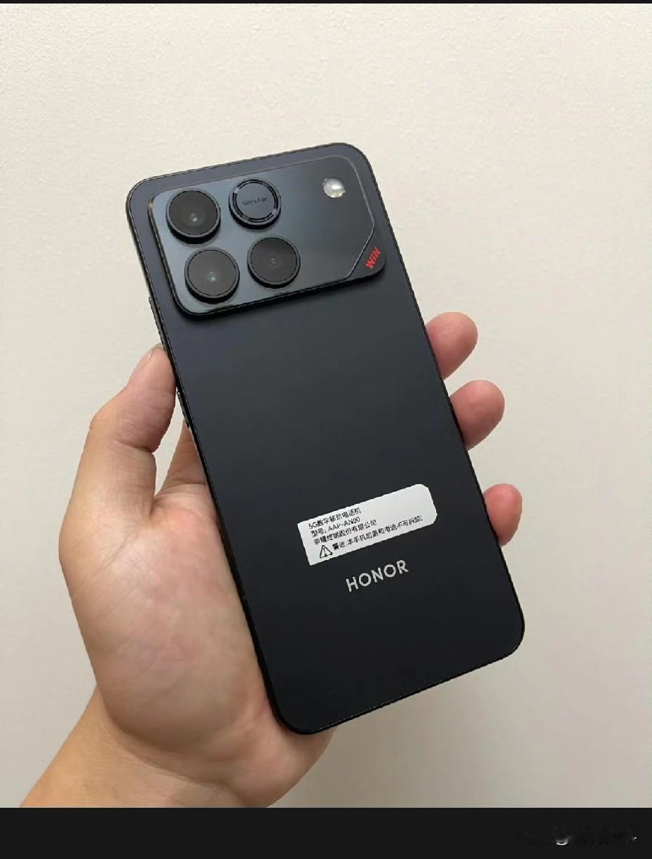 这两款手机相似度着实有些高
不知道的还以为荣耀
即将发布的新机是红米的低配版
不