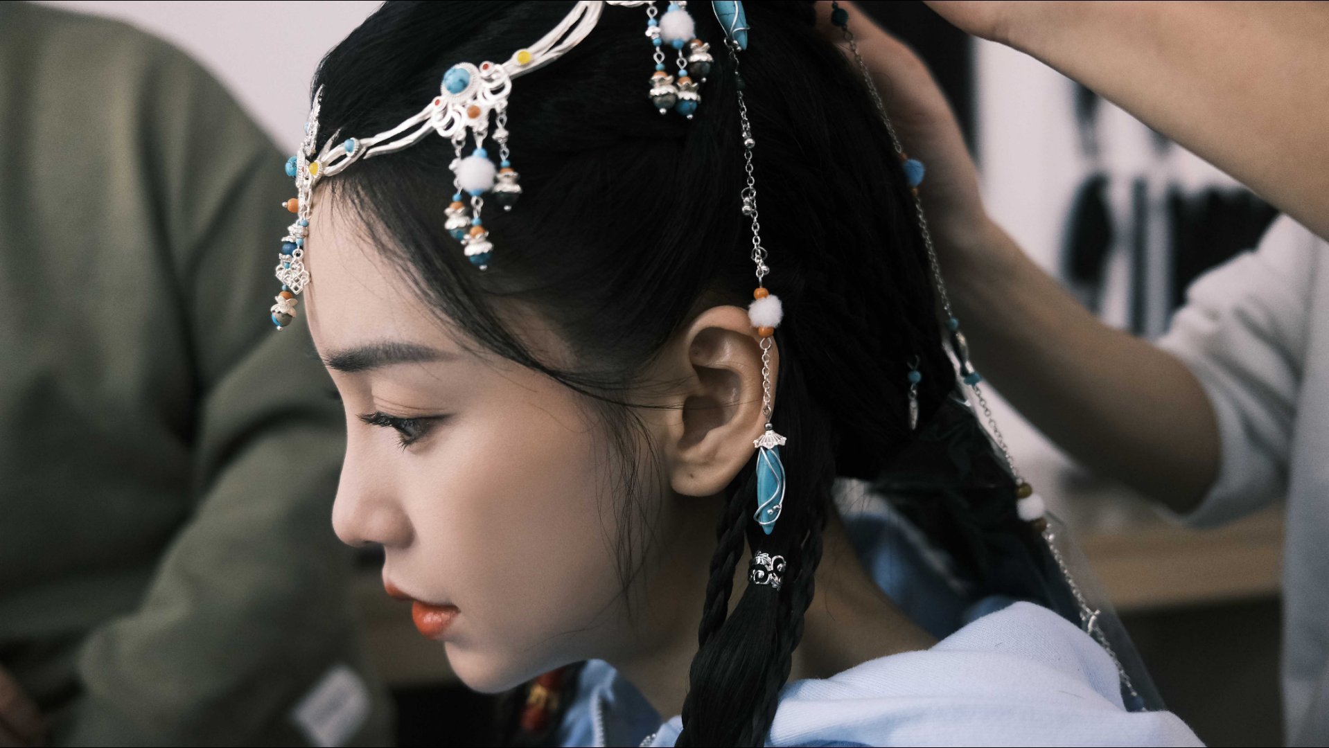 angelababy angelababy 像云追着风，不问所起；像雨贴着地，情
