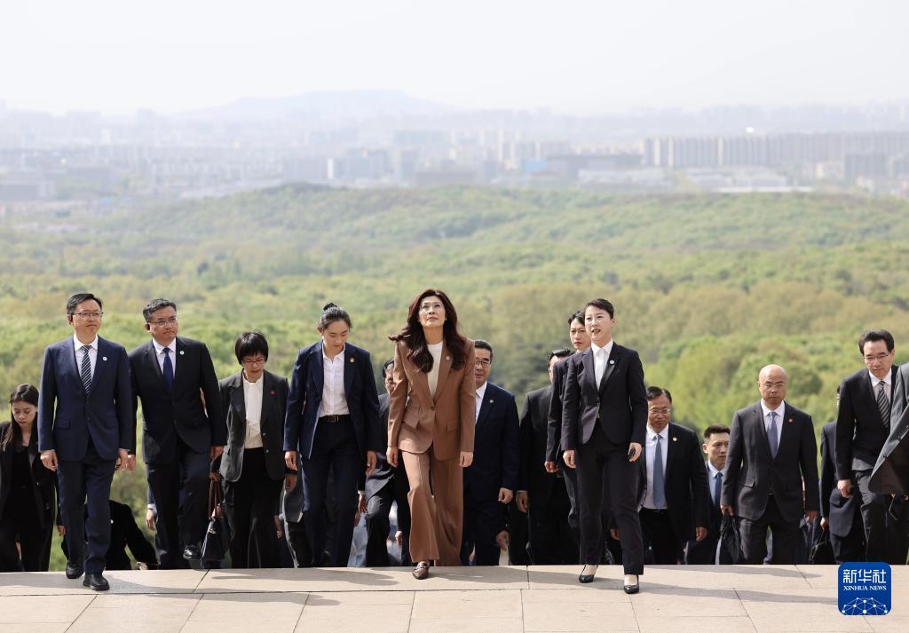 《郑丽文率团拜谒中山陵，这一步，历史与民心在此交汇》

2026年4月8日，中国