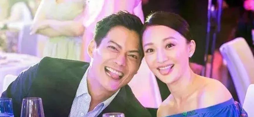 周迅前男友贾宏声趁父母不注意，从14层一跃而下，父母跑下楼时，他已身亡，没想到，